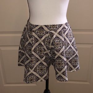 Flowy Pattern Shorts - Size Medium